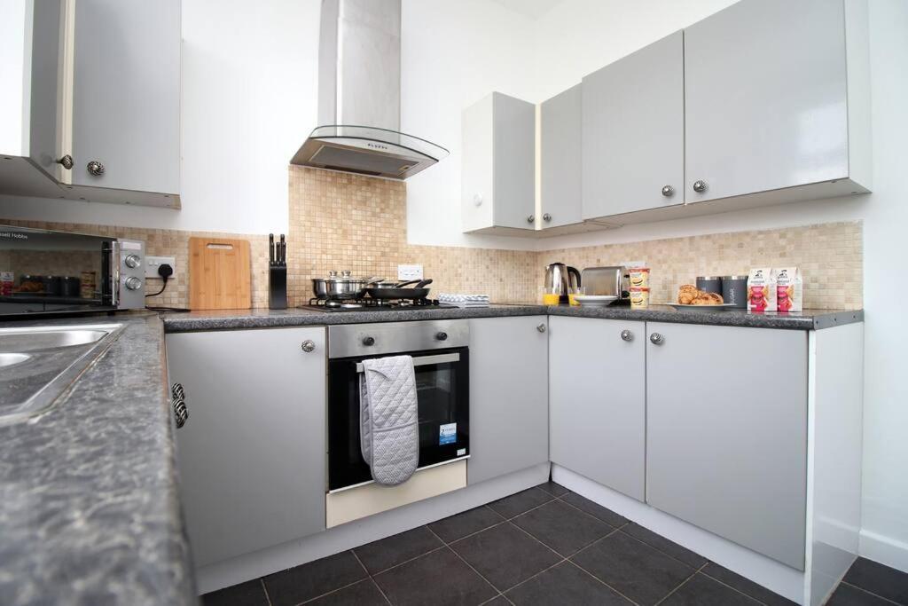 הוילה Holiday House For 7 Guests, Free Wi-Fi & Self Check-In Explore Newport מראה חיצוני תמונה