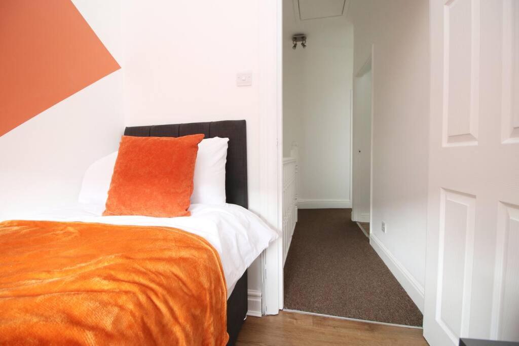 הוילה Holiday House For 7 Guests, Free Wi-Fi & Self Check-In Explore Newport מראה חיצוני תמונה