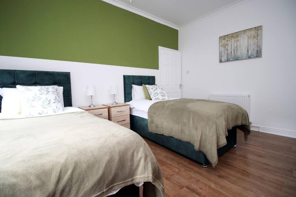 הוילה Holiday House For 7 Guests, Free Wi-Fi & Self Check-In Explore Newport מראה חיצוני תמונה