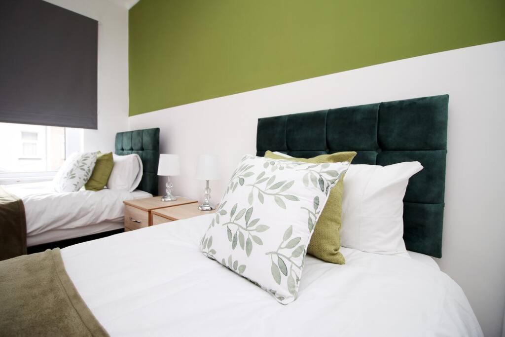 הוילה Holiday House For 7 Guests, Free Wi-Fi & Self Check-In Explore Newport מראה חיצוני תמונה